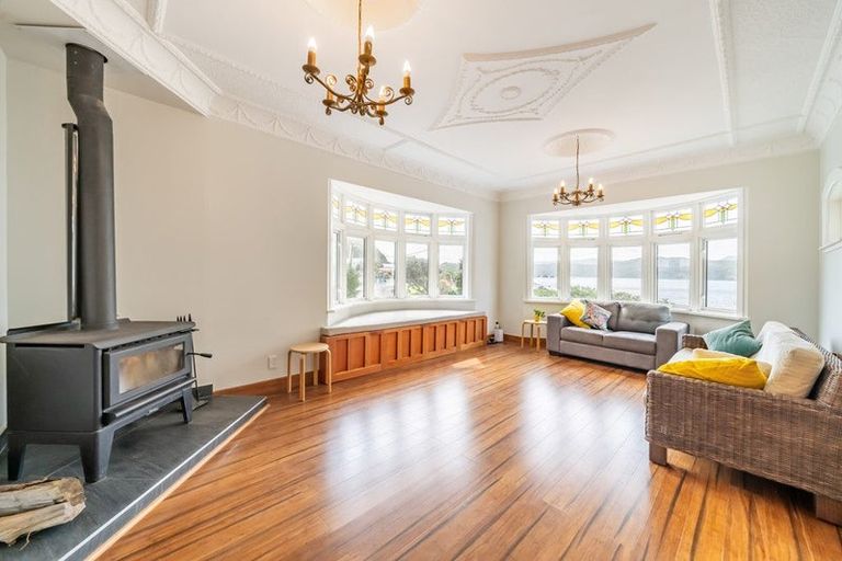 Photo of property in 141 Breaker Bay Road, Breaker Bay, Wellington, 6022