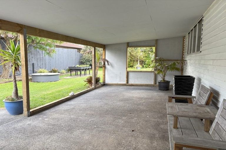 Photo of property in 9 Grainger Road, Te Atatu South, Auckland, 0610