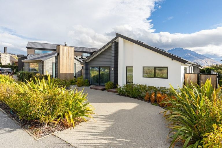 Photo of property in 5 Bannister Street, Jacks Point, Queenstown, 9371