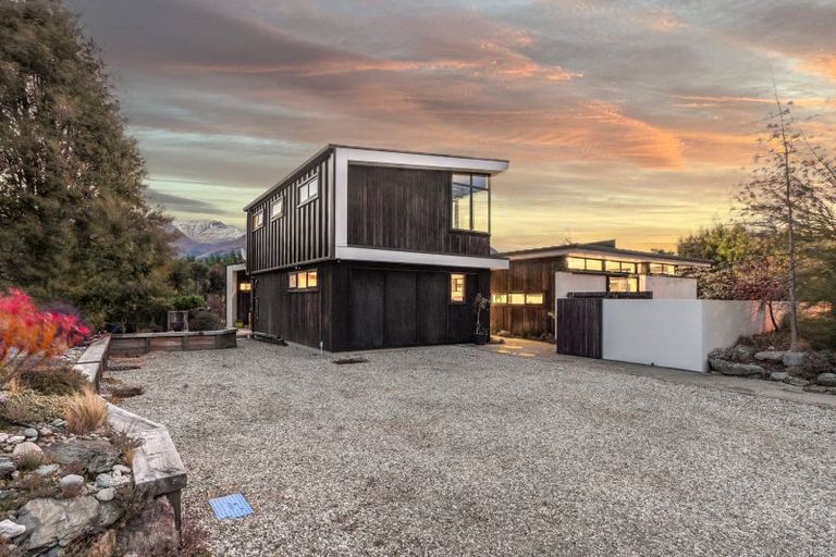 Photo of property in 3 Baker Grove, Wanaka, 9305