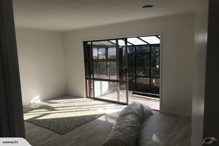 Photo of property in 1/3204 Great North Road, New Lynn, Auckland, 0600