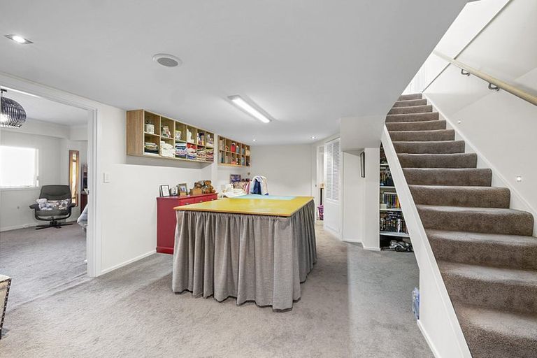 Photo of property in 38 Seaview Road, Marfell, New Plymouth, 4310