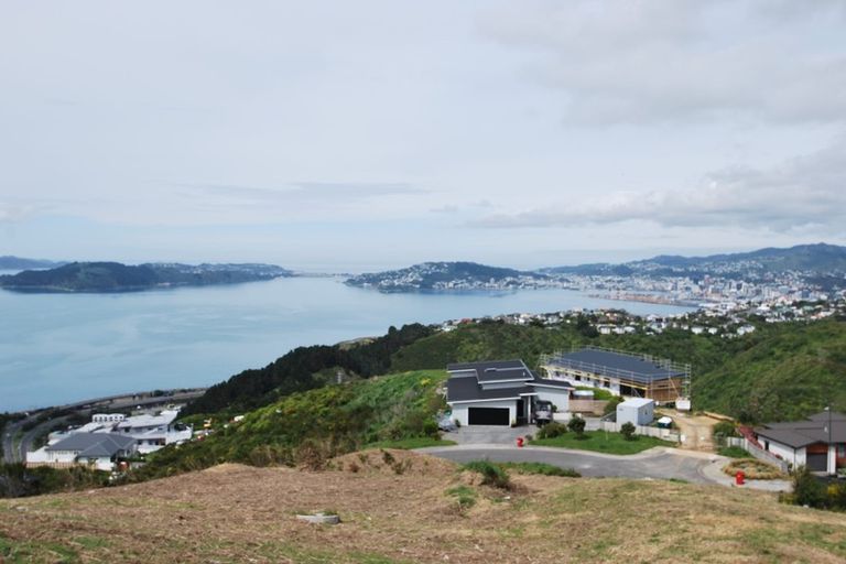 Photo of property in 11 Grumman Lane, Newlands, Wellington, 6037