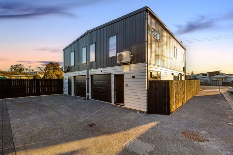 Photo of property in 649b Te Atatu Road, Te Atatu Peninsula, Auckland, 0610