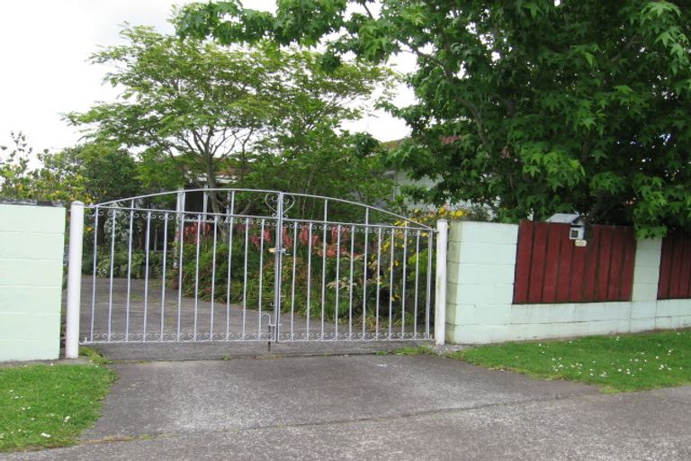 Photo of property in 32 Ferndown Avenue, Papatoetoe, Auckland, 2025