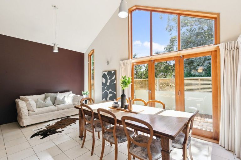 Photo of property in 8 Ranikhet Way, Khandallah, Wellington, 6035