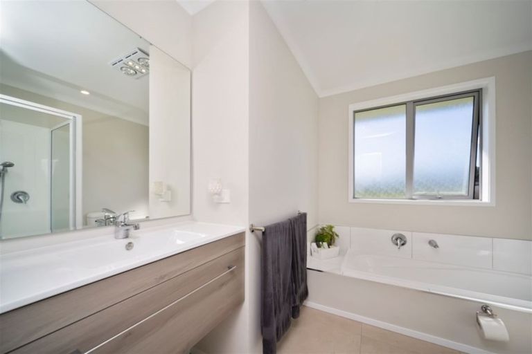 Photo of property in 14 Mercade Close, Stratford, 4332