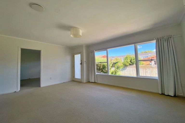 Photo of property in 2/24 Inverness Road, Browns Bay, Auckland, 0630