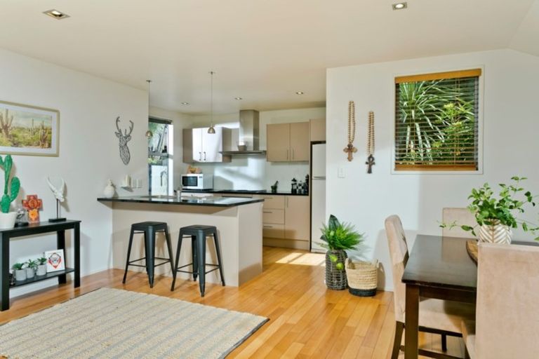 Photo of property in 14a Berne Place, Birkenhead, Auckland, 0626