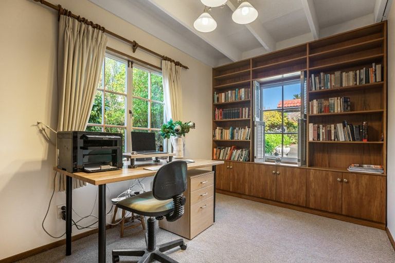 Photo of property in 6 Terrylyn Drive, Hillcrest, Auckland, 0627