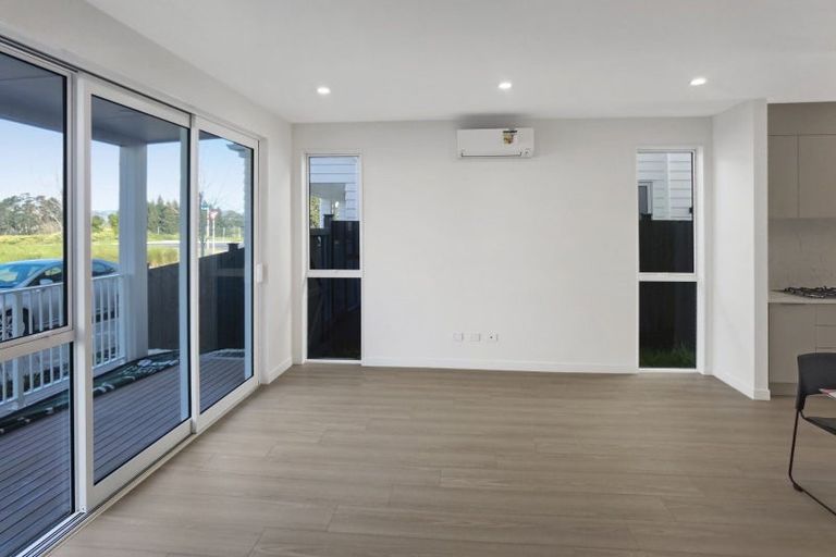Photo of property in 6 Yellow Pear Lane, Karaka, 2578