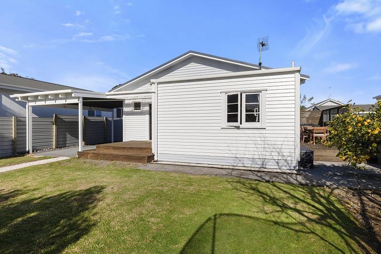 Photo of property in 15b Atiawa Street, Glen Avon, New Plymouth, 4312