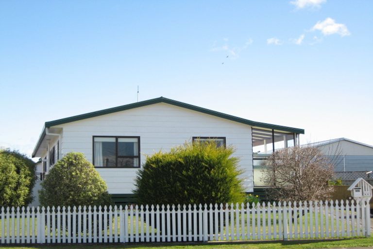 Photo of property in 2 Stiles Avenue, Waipukurau, 4200