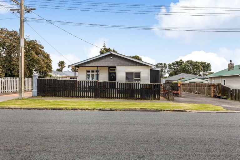 Photo of property in 46 Fitzroy Road, Fitzroy, New Plymouth, 4312
