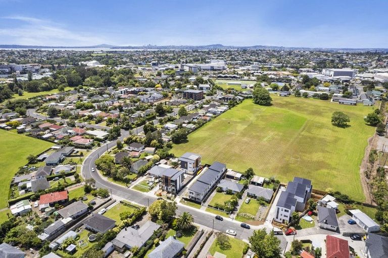 Photo of property in 3/68 Smythe Road, Henderson, Auckland, 0612