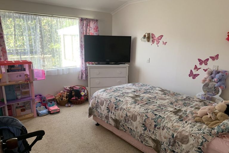 Photo of property in 30a Oxford Street, Tawa, Wellington, 5028
