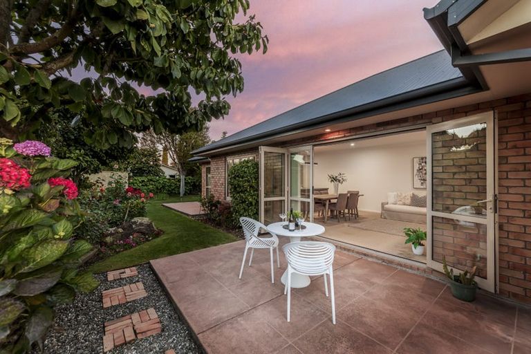 Photo of property in 15 Solway Avenue, Ilam, Christchurch, 8041