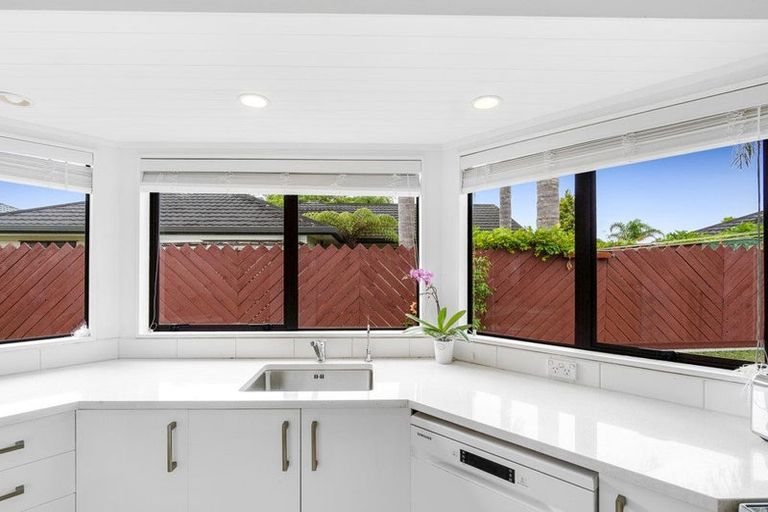 Photo of property in 26 Settlers Grove, Orewa, 0931