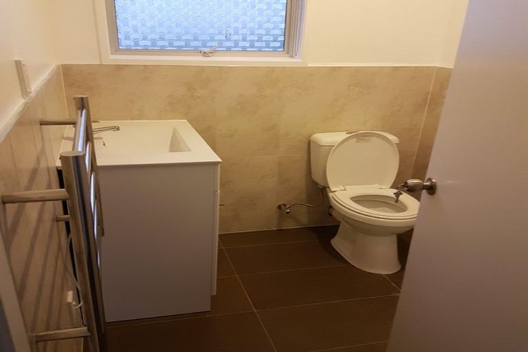 Photo of property in 42 Tamahere Drive, Glenfield, Auckland, 0629