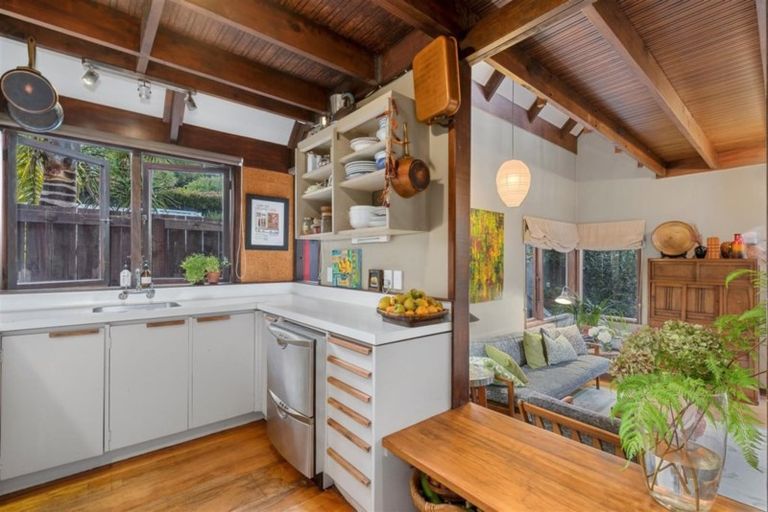 Photo of property in 22 Glade Place, Birkenhead, Auckland, 0626