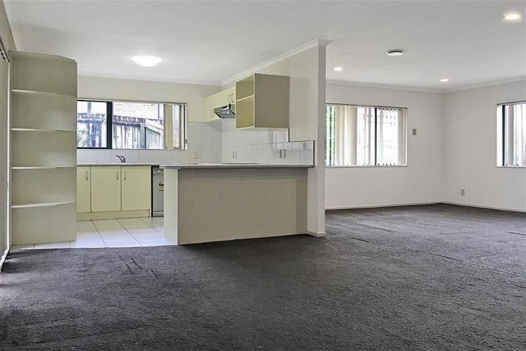 Photo of property in 4 Glenveagh Park Drive, Manurewa, Auckland, 2102