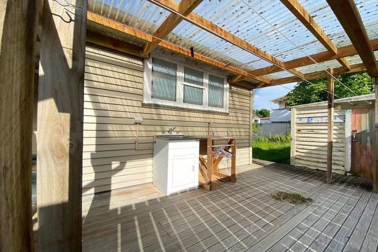 Photo of property in 39 Hill Crescent, New Lynn, Auckland, 0600