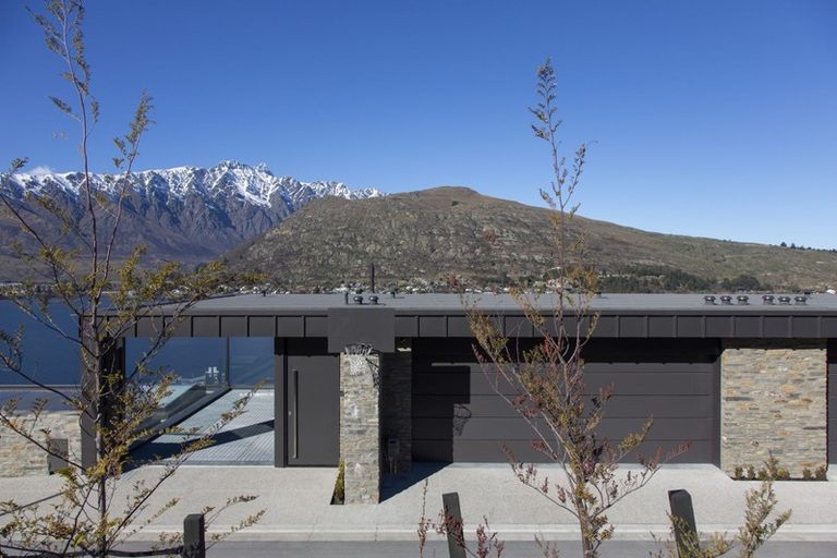 Photo of property in 1 Highlands Close, Queenstown, 9300
