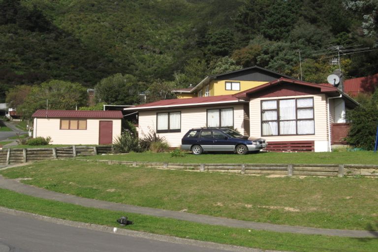 Photo of property in 13 Holmes Grove, Naenae, Lower Hutt, 5011