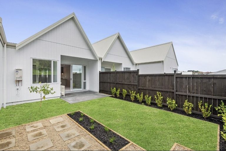 Photo of property in 38a Taikura Avenue, Red Beach, 0932