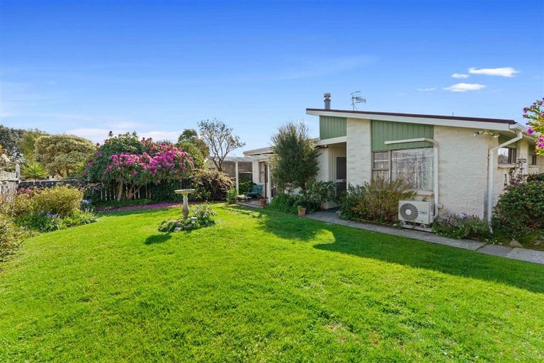 Photo of property in 1 Miro Street, Waikanae, 5036