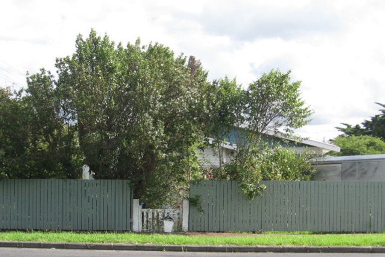 Photo of property in 1 Pleasant Road, Glen Eden, Auckland, 0602