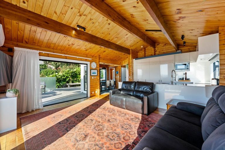 Photo of property in 3 Edwin Mitchelson Road, Muriwai, Waimauku, 0881