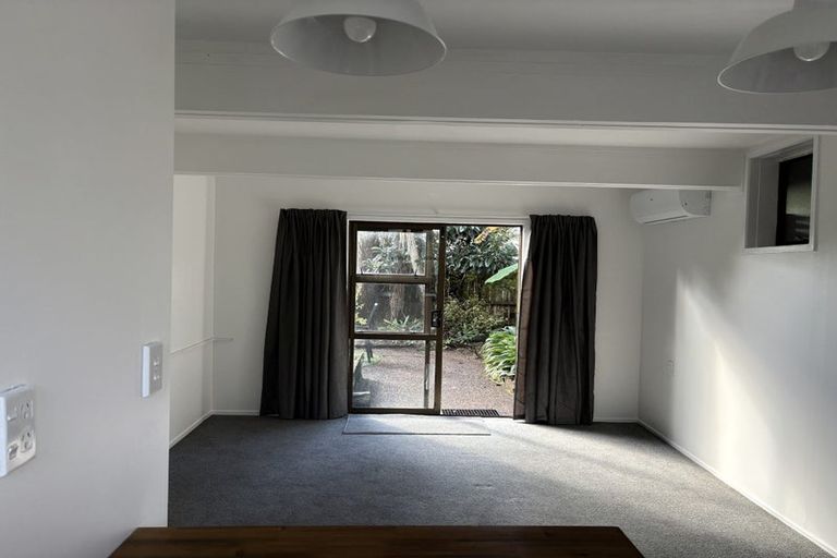 Photo of property in 313 Glengarry Road, Glen Eden, Auckland, 0602