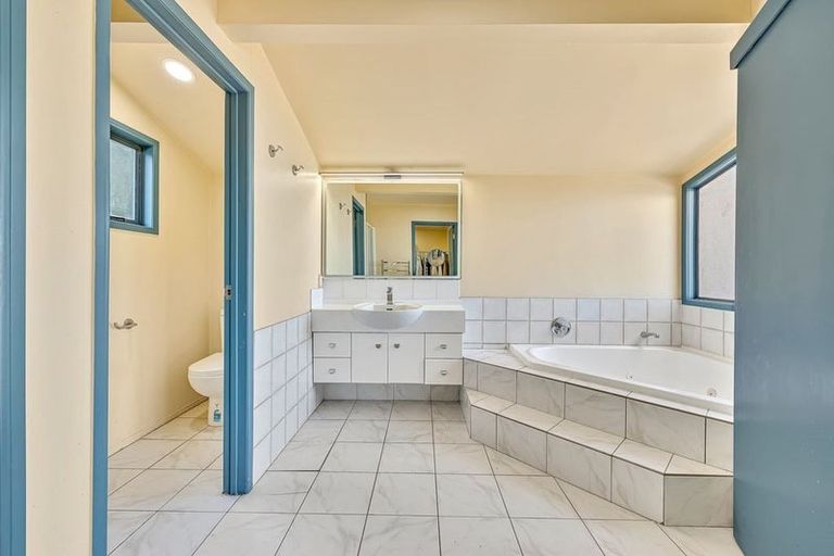 Photo of property in 59 Penguin Drive, Murrays Bay, Auckland, 0630