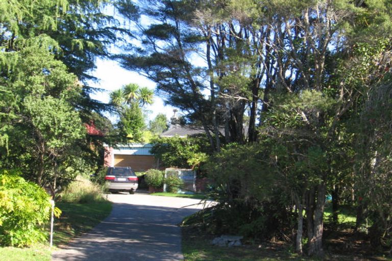 Photo of property in 64 Kaurilands Road, Titirangi, Auckland, 0604