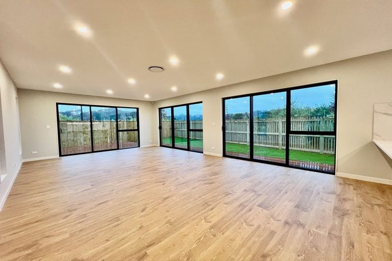 Photo of property in 16 Kiokio Place, Swanson, Auckland, 0614