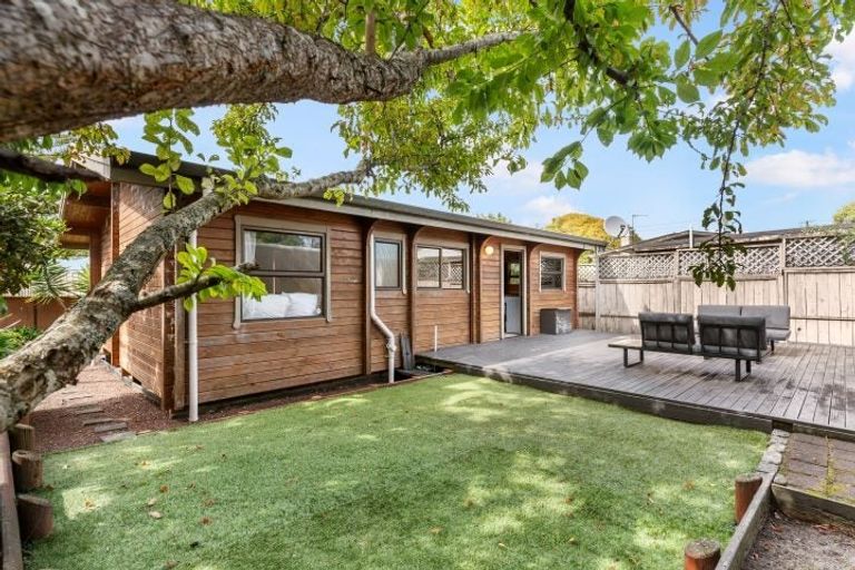 Photo of property in 9 Rewa Street, New Lynn, Auckland, 0600