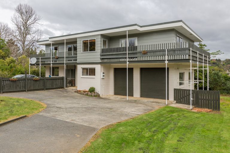 Photo of property in 35 Kemp Road, Massey, Auckland, 0614