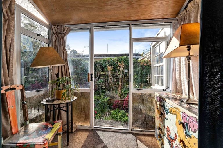 Photo of property in 8 Omata Road, Westown, New Plymouth, 4310
