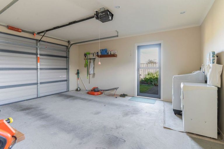 Photo of property in 2 Garrison Street, Carterton, 5713