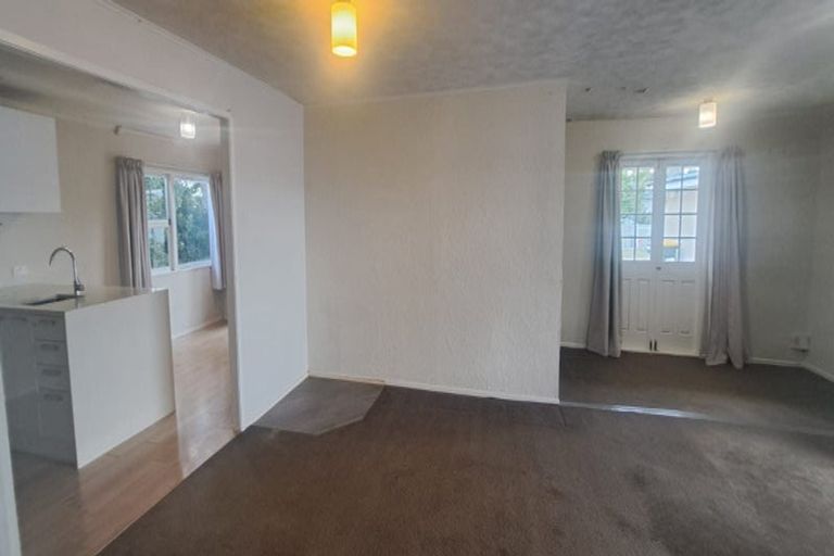 Photo of property in 5 Denver Avenue, Sunnyvale, Auckland, 0612