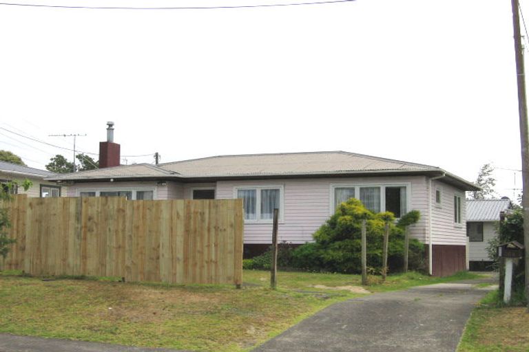 Photo of property in 2/26 Lancaster Road, Beach Haven, Auckland, 0626