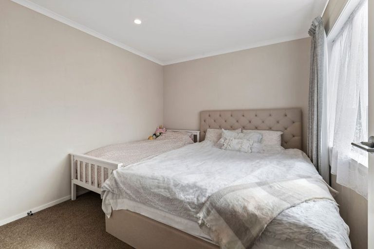 Photo of property in 10 Honour Road, Papakura, 2110