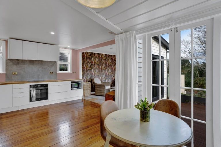 Photo of property in 24 Dunn Street, Egmont Village, 4372