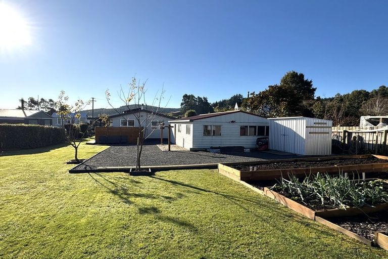 Photo of property in 38 Saint Catherine Street, Kaitangata, 9210