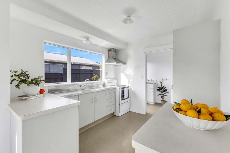 Photo of property in 1/58 Riversdale Drive, Merrilands, New Plymouth, 4312