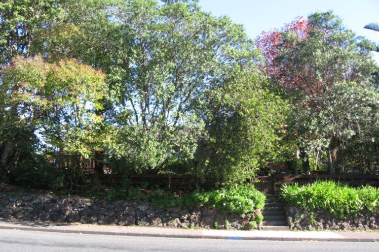 Photo of property in 70 Kaurilands Road, Titirangi, Auckland, 0604