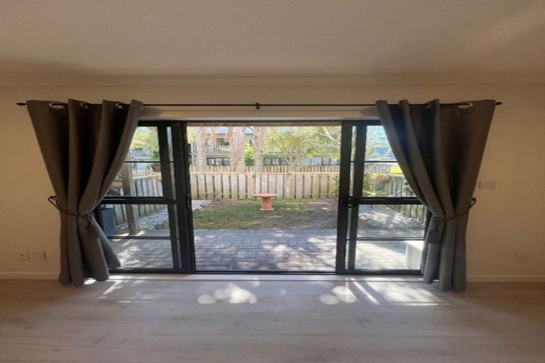 Photo of property in 24/8 Carolina Place, Albany, Auckland, 0632