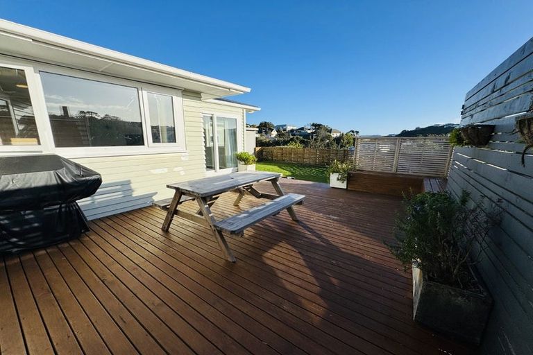 Photo of property in 50 Black Rock Road, Newlands, Wellington, 6037