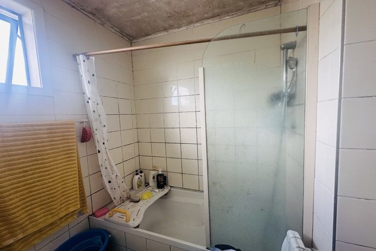 Photo of property in 64 Golf Road, New Lynn, Auckland, 0600